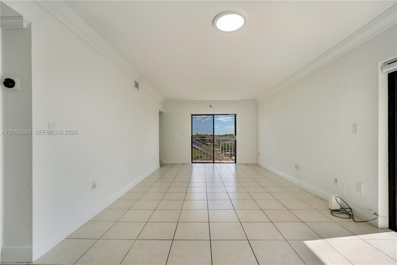 8401 NW 8 St, Unit 401, Miami, FL 33126 Photo