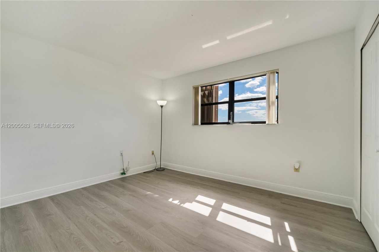 8401 NW 8 St, Unit 401, Miami, FL 33126 Photo