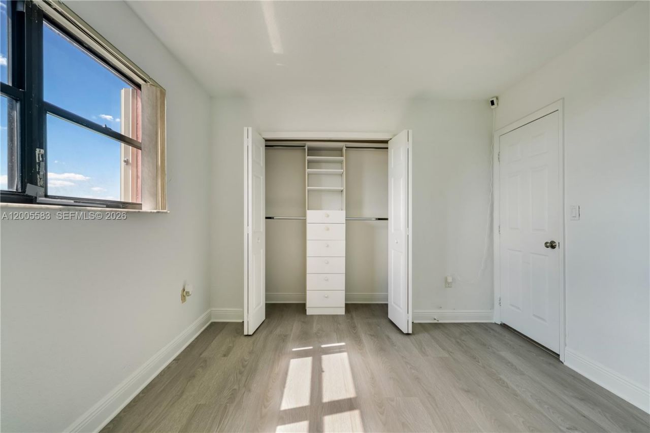 8401 NW 8 St, Unit 401, Miami, FL 33126 Photo