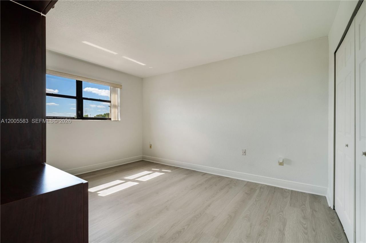 8401 NW 8 St, Unit 401, Miami, FL 33126 Photo