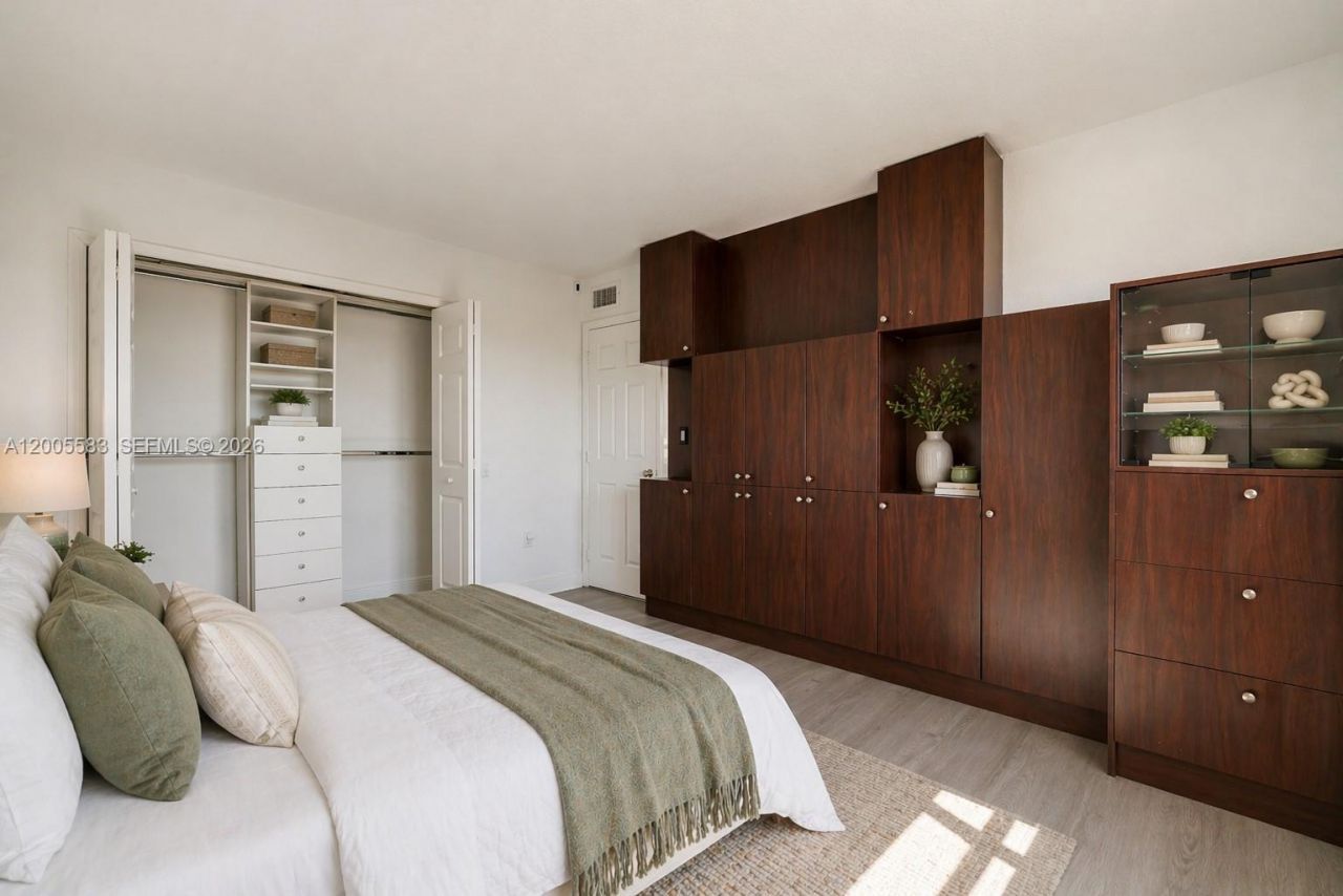 8401 NW 8 St, Unit 401, Miami, FL 33126 Photo