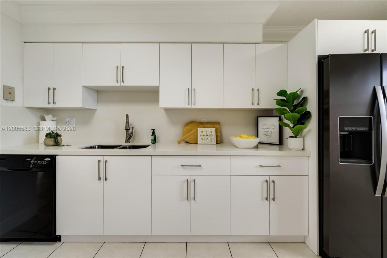 8401 NW 8 St, Unit 401, Miami, FL 33126 Photo