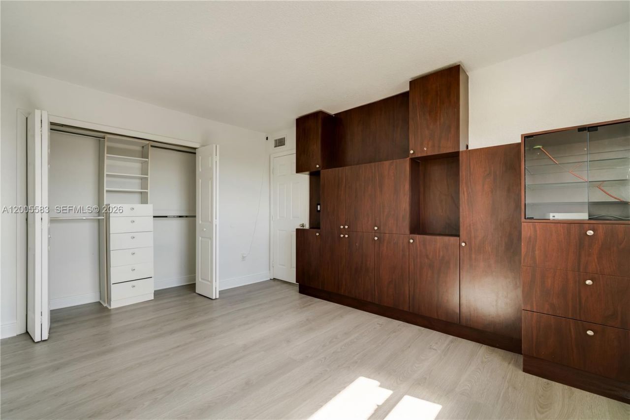 8401 NW 8 St, Unit 401, Miami, FL 33126 Photo