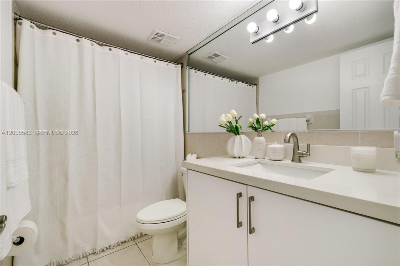 8401 NW 8 St, Unit 401, Miami, FL 33126 Photo