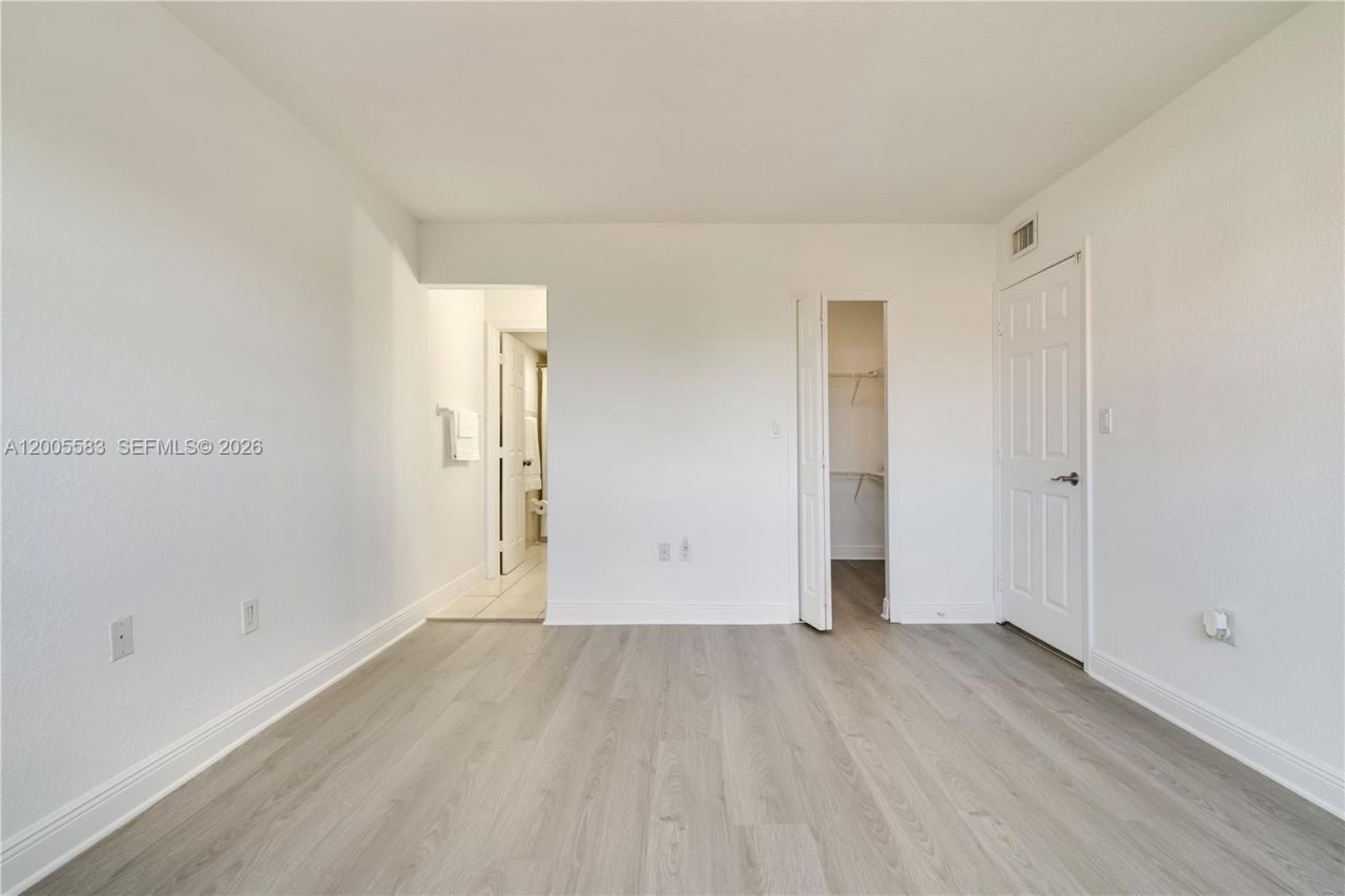 8401 NW 8 St, Unit 401, Miami, FL 33126 Photo