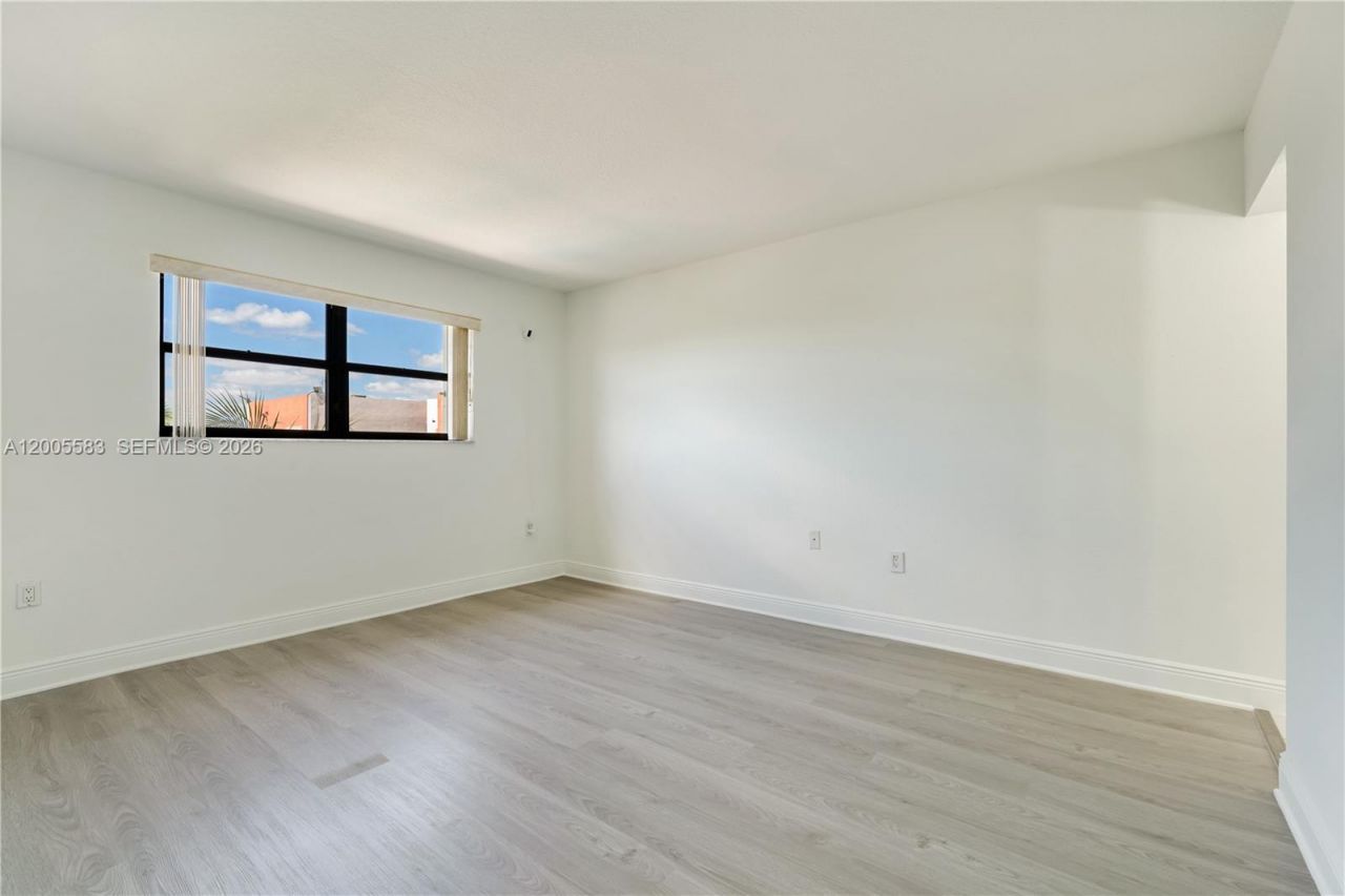 8401 NW 8 St, Unit 401, Miami, FL 33126 Photo