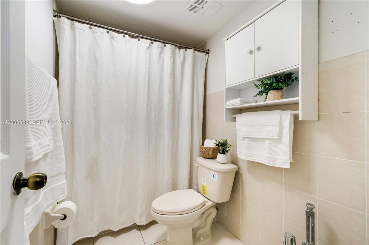8401 NW 8 St, Unit 401, Miami, FL 33126 Photo
