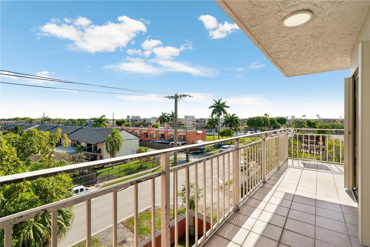 8401 NW 8 St, Unit 401, Miami, FL 33126 Photo