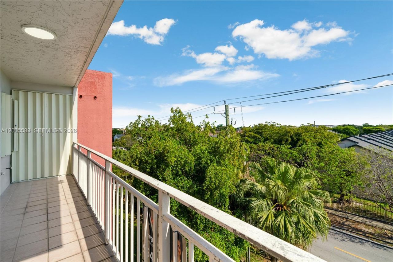 8401 NW 8 St, Unit 401, Miami, FL 33126 Photo