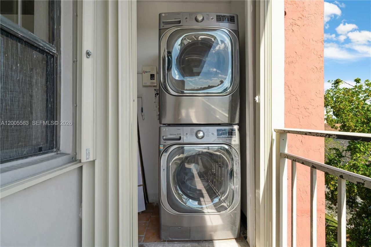 8401 NW 8 St, Unit 401, Miami, FL 33126 Photo