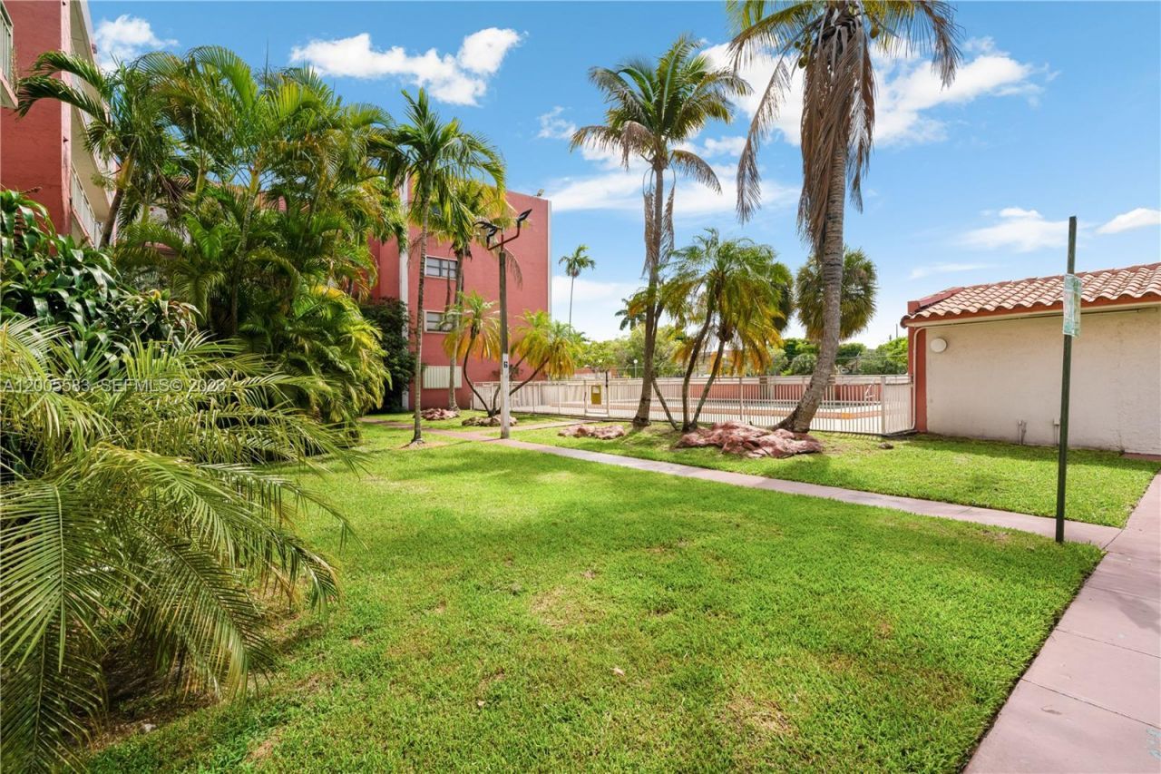 8401 NW 8 St, Unit 401, Miami, FL 33126 Photo
