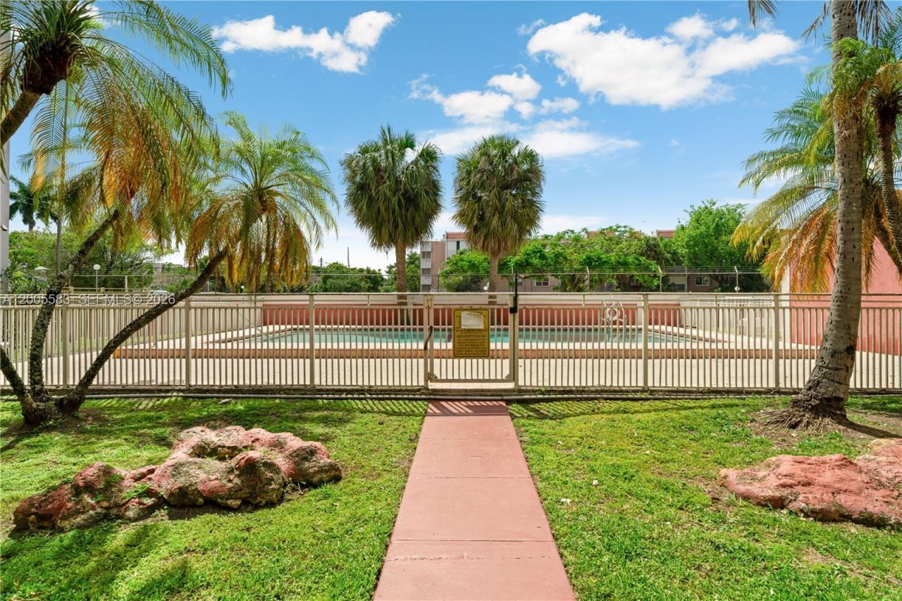 8401 NW 8 St, Unit 401, Miami, FL 33126 Photo