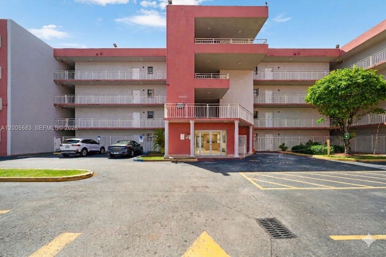 8401 NW 8 St, Unit 401, Miami, FL 33126 Photo