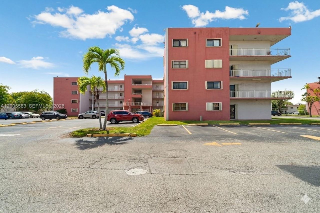 8401 NW 8 St, Unit 401, Miami, FL 33126 Photo