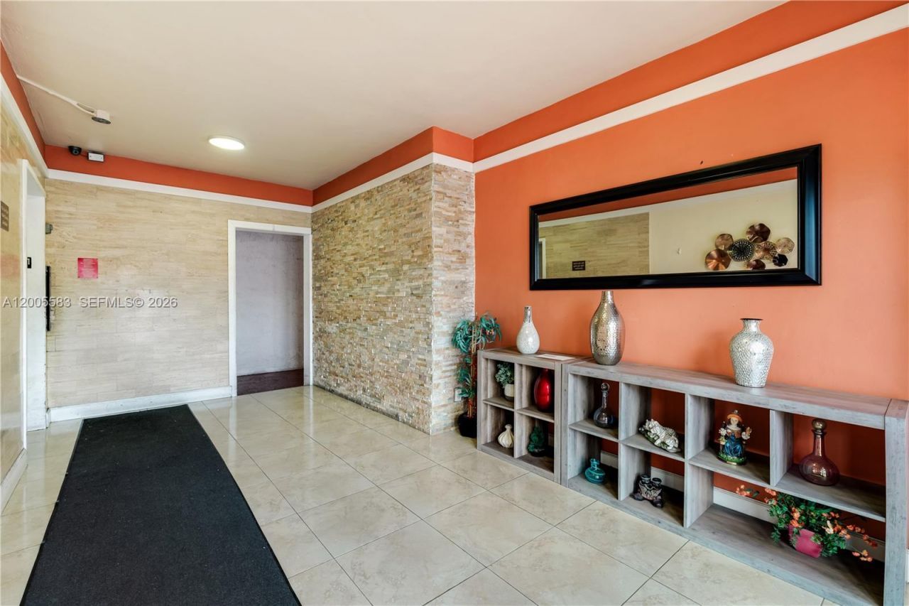 8401 NW 8 St, Unit 401, Miami, FL 33126 Photo