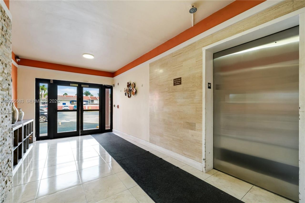 8401 NW 8 St, Unit 401, Miami, FL 33126 Photo
