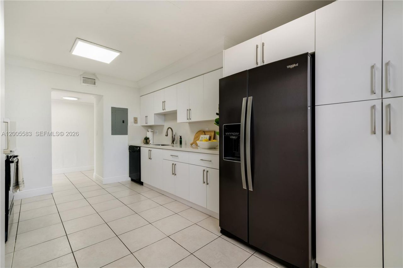 8401 NW 8 St, Unit 401, Miami, FL 33126 Photo