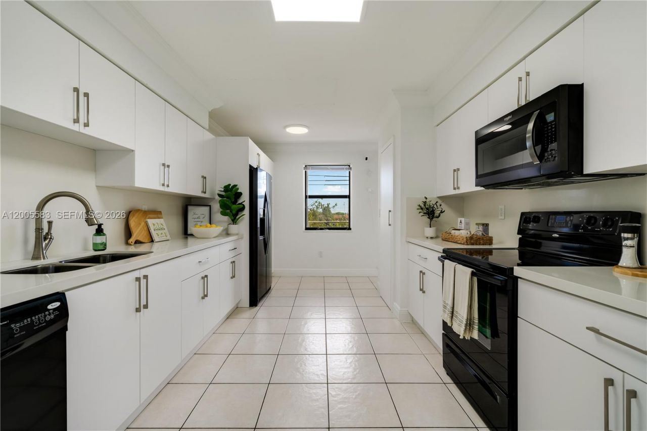 8401 NW 8 St, Unit 401, Miami, FL 33126 Photo