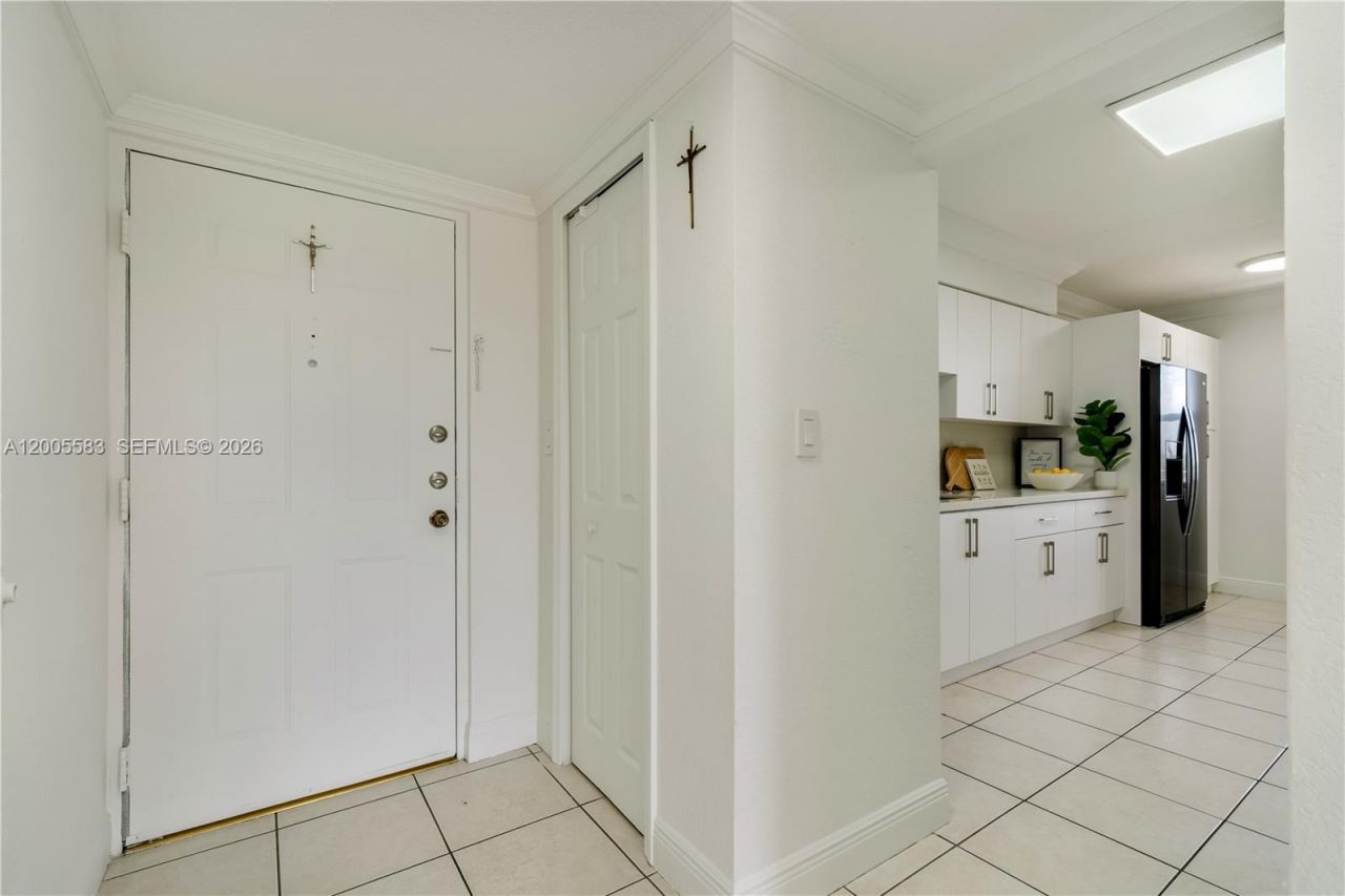 8401 NW 8 St, Unit 401, Miami, FL 33126 Photo
