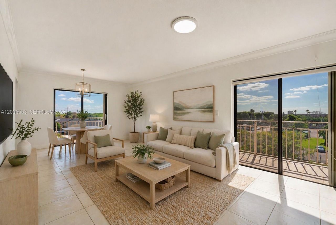 8401 NW 8 St, Unit 401, Miami, FL 33126 Photo