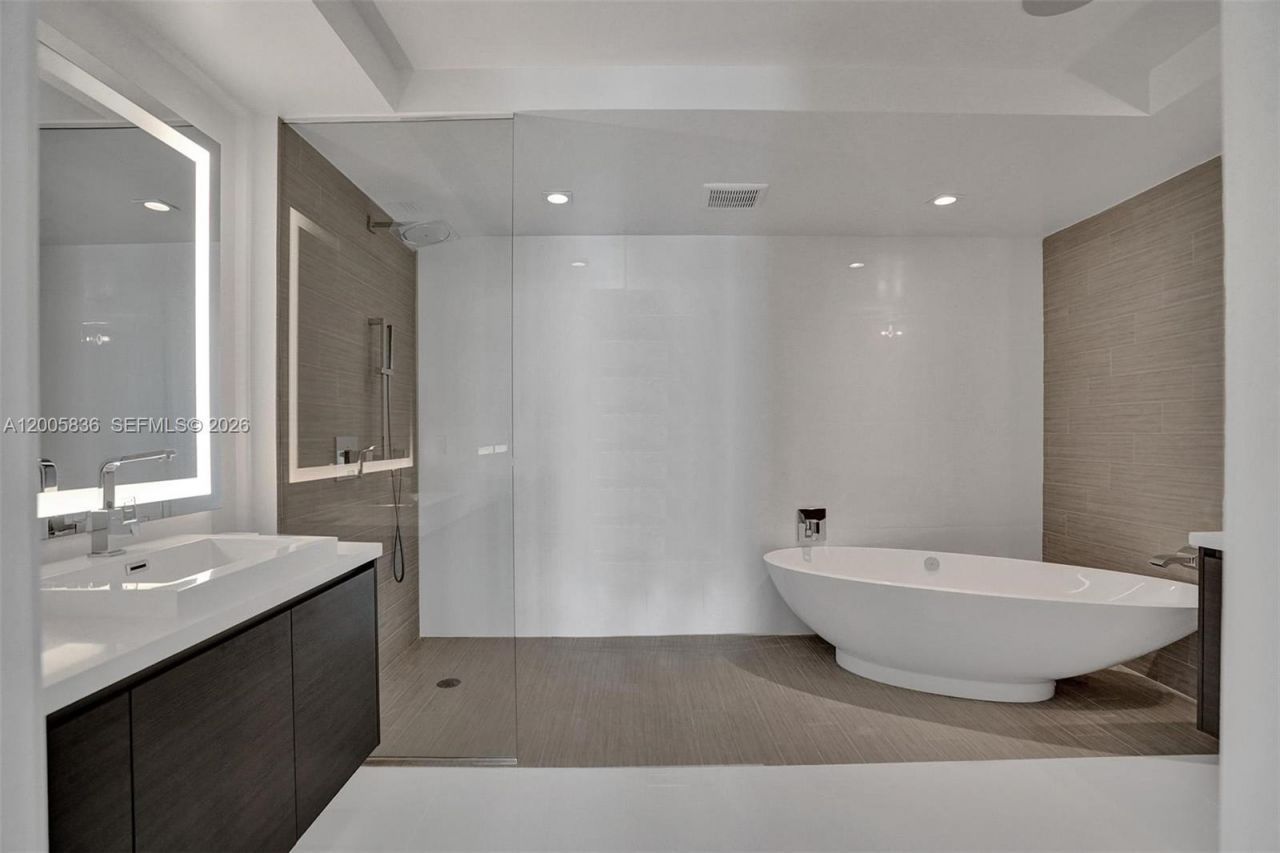 330 Sunny Isles Blvd, Unit 5-2207, Sunny Isles Beach, FL 33160 Photo