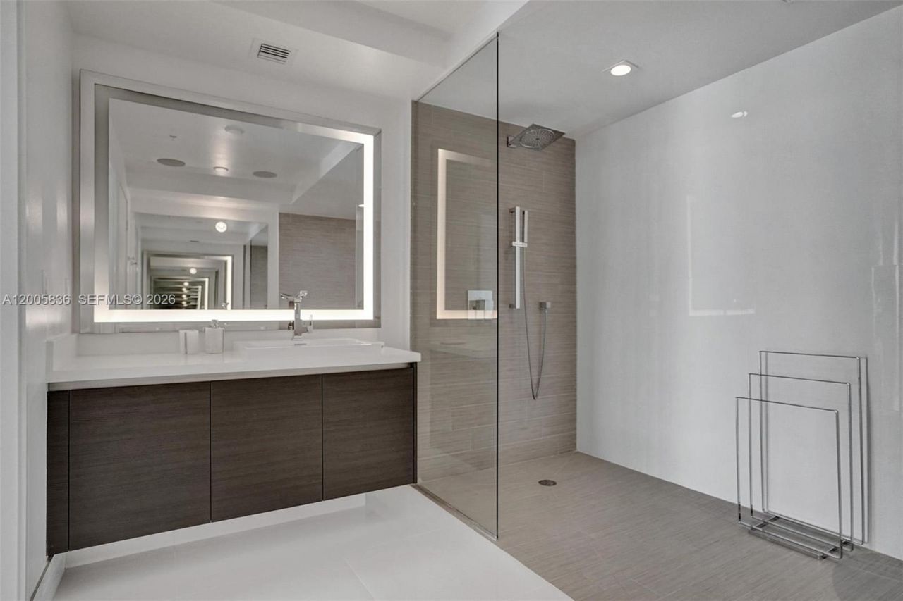 330 Sunny Isles Blvd, Unit 5-2207, Sunny Isles Beach, FL 33160 Photo