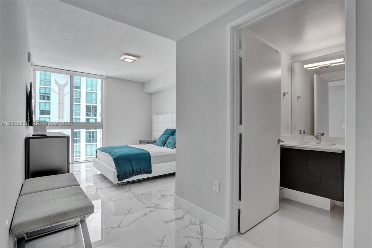 330 Sunny Isles Blvd, Unit 5-2207, Sunny Isles Beach, FL 33160 Photo