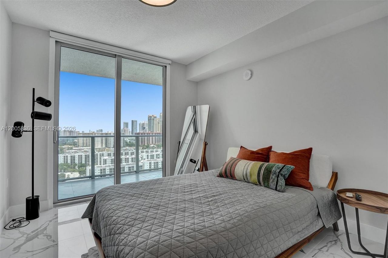 330 Sunny Isles Blvd, Unit 5-2207, Sunny Isles Beach, FL 33160 Photo
