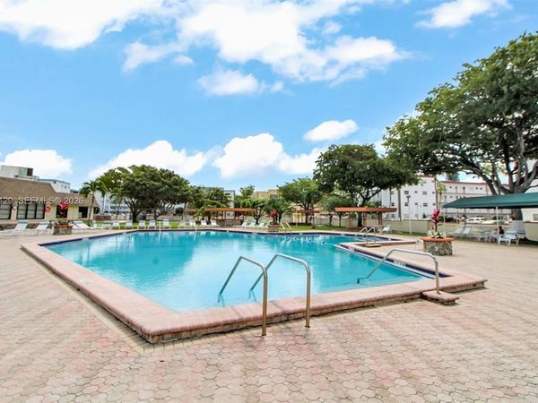 4000 NW 44th Ave, Unit 306, Lauderdale Lakes, FL 33319