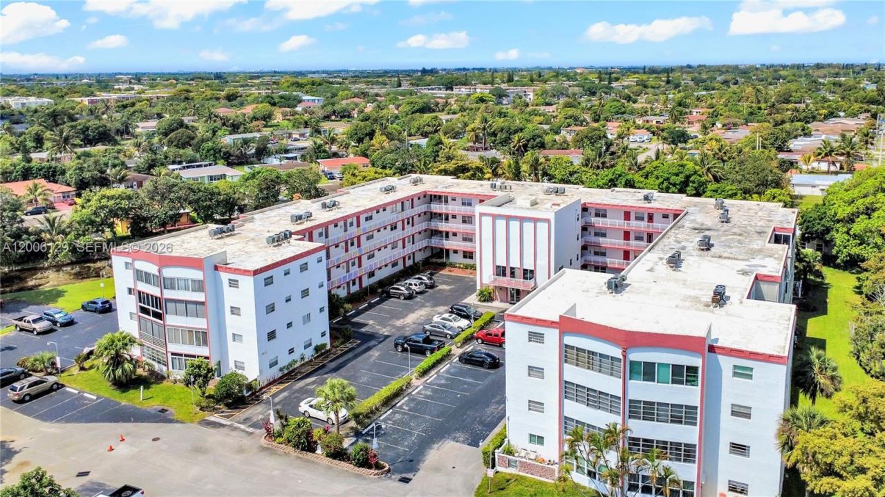 4000 NW 44th Ave , Unit 306, Lauderdale Lakes, FL 33319 Photo