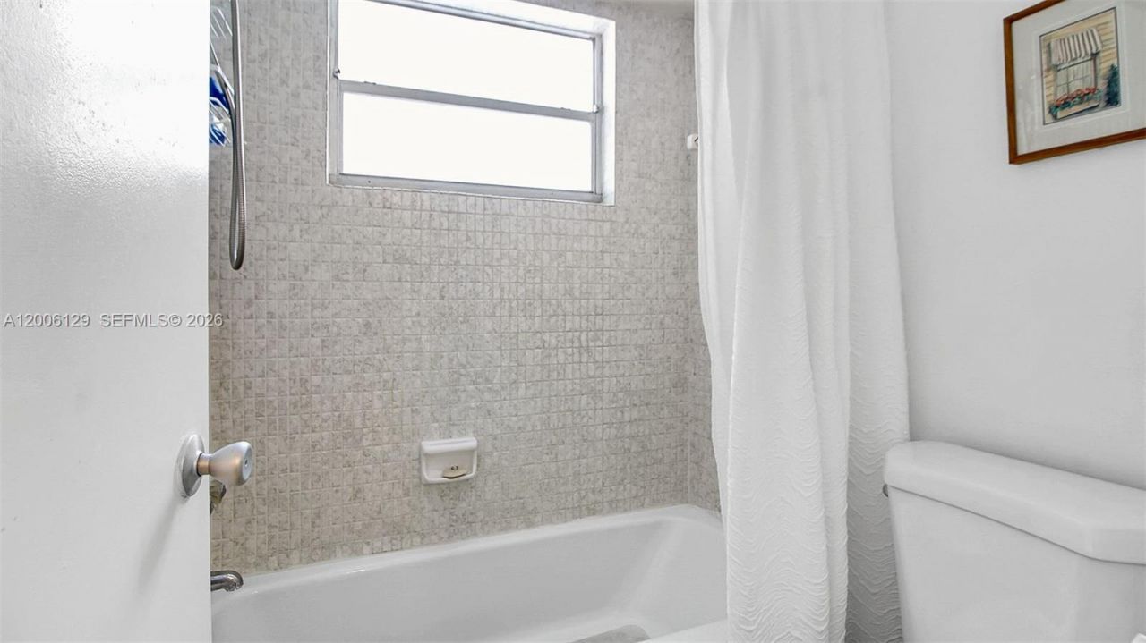 4000 NW 44th Ave, Unit 306, Lauderdale Lakes, FL 33319 Photo
