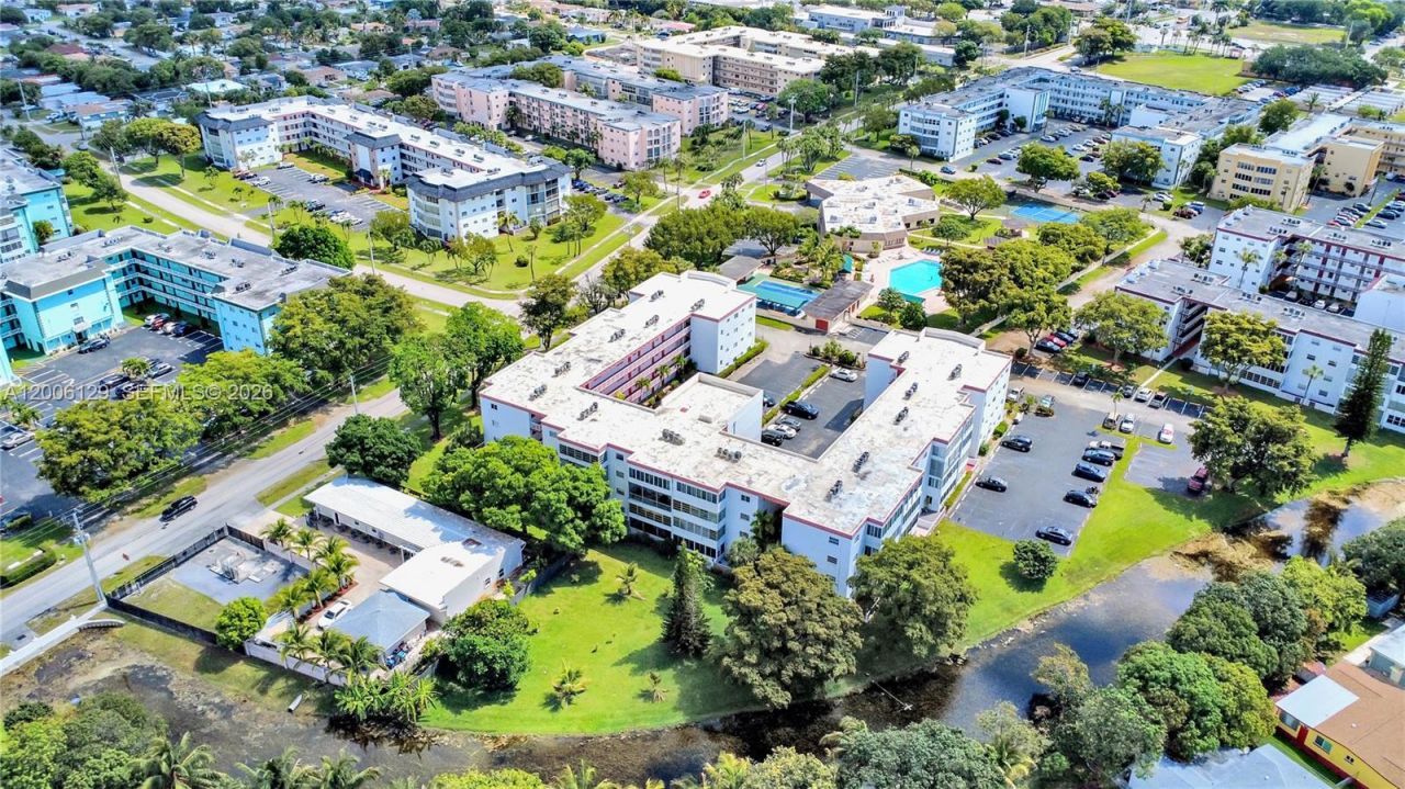 4000 NW 44th Ave , Unit 306, Lauderdale Lakes, FL 33319 Photo