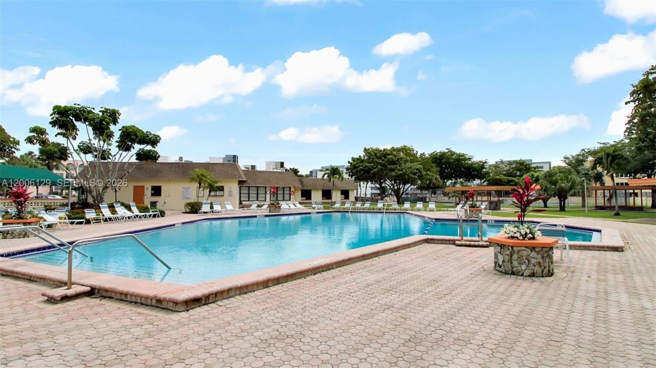 4000 NW 44th Ave , Unit 306, Lauderdale Lakes, FL 33319 Photo