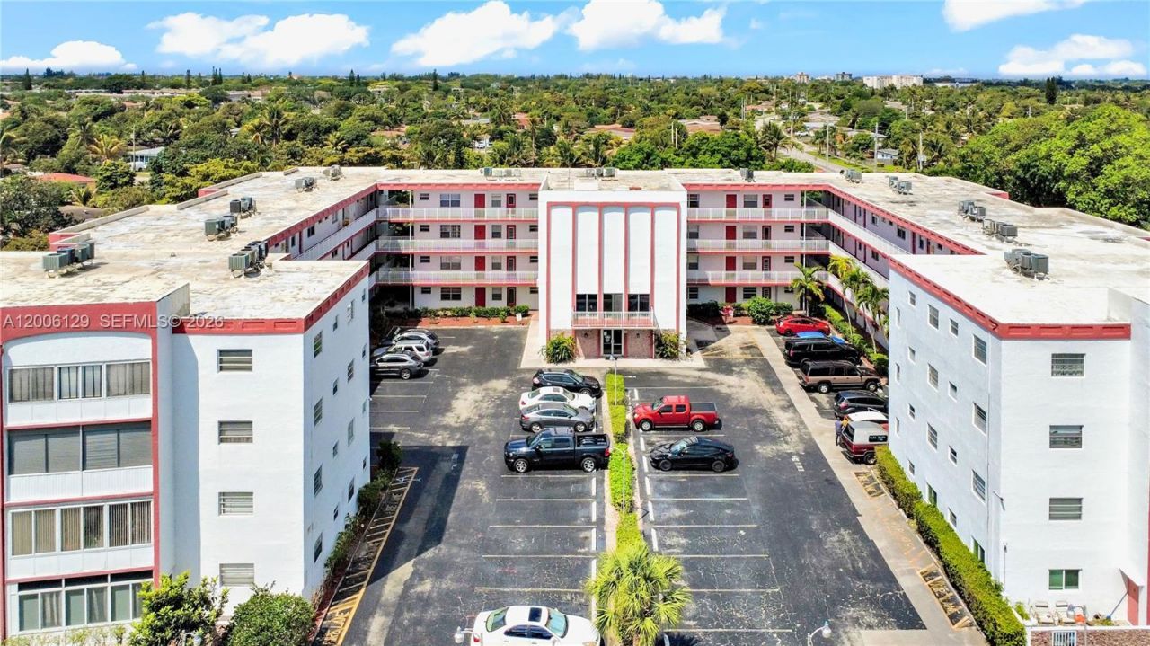 4000 NW 44th Ave , Unit 306, Lauderdale Lakes, FL 33319 Photo