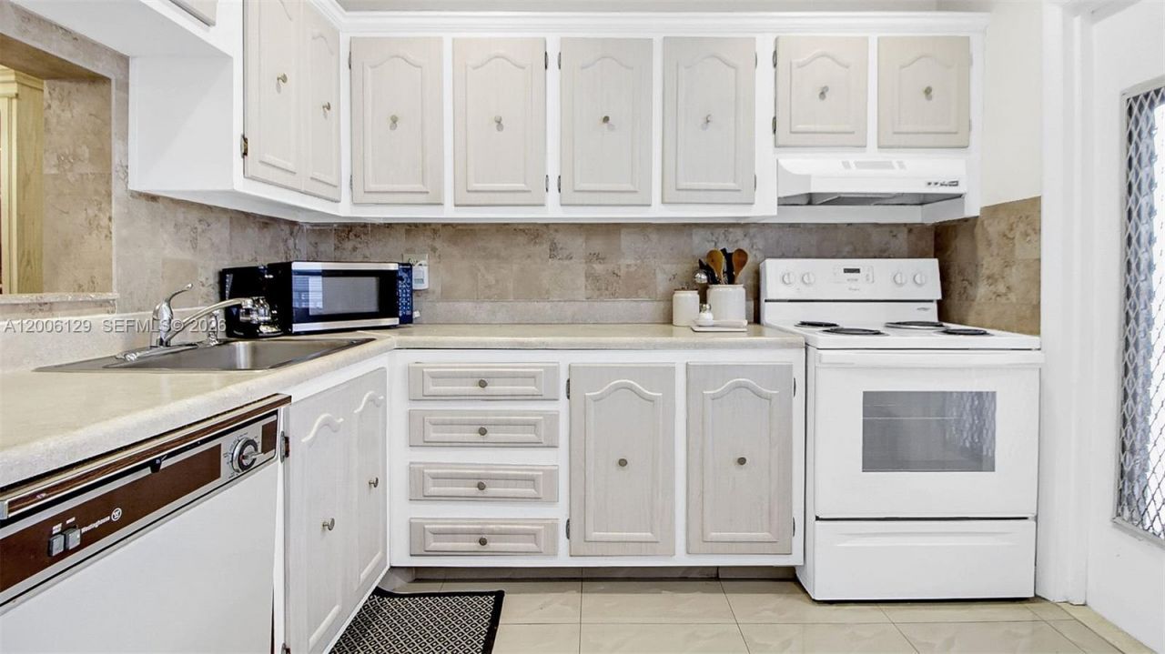 4000 NW 44th Ave , Unit 306, Lauderdale Lakes, FL 33319 Photo