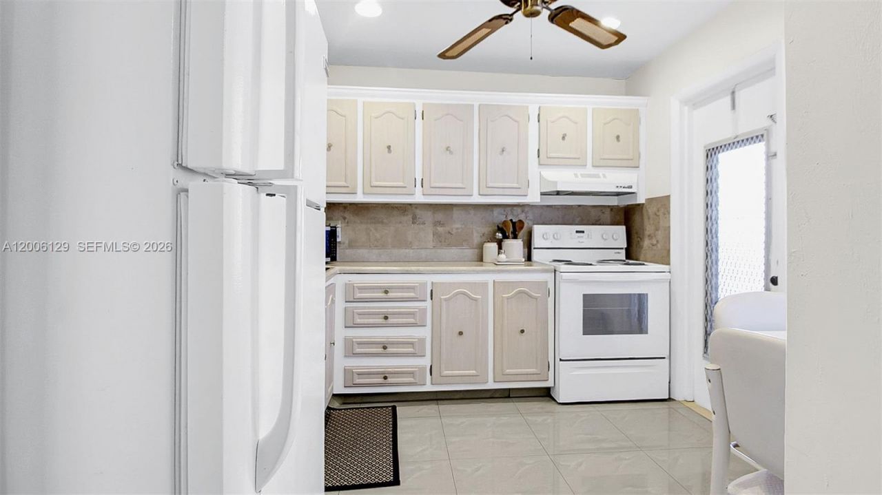 4000 NW 44th Ave , Unit 306, Lauderdale Lakes, FL 33319 Photo