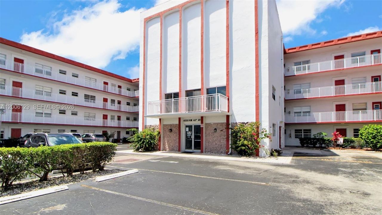 4000 NW 44th Ave , Unit 306, Lauderdale Lakes, FL 33319 Photo