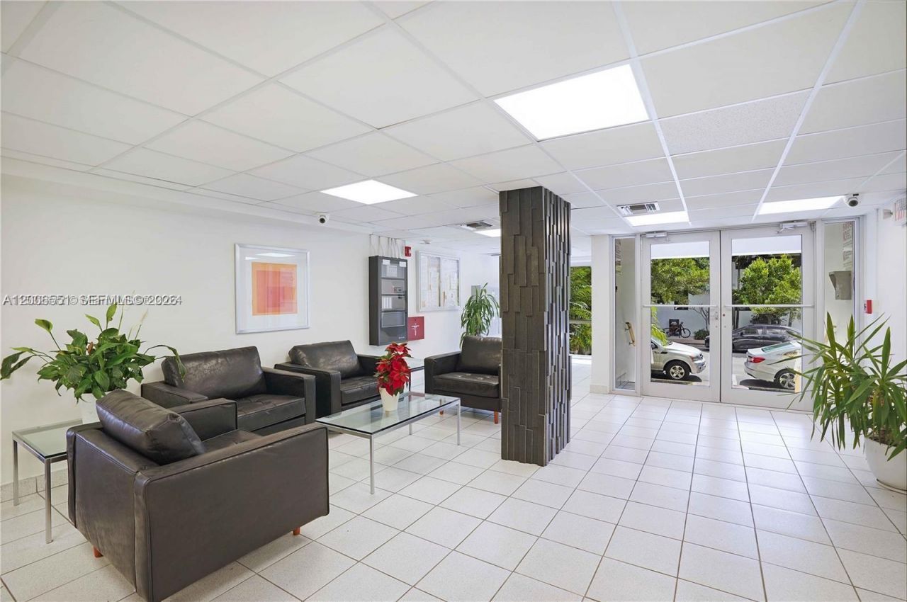 245 18th St , Unit 305, Miami Beach, FL 33139 Photo