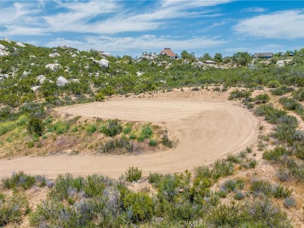 712 Rolling Hills Drive, Aguanga, CA 92536