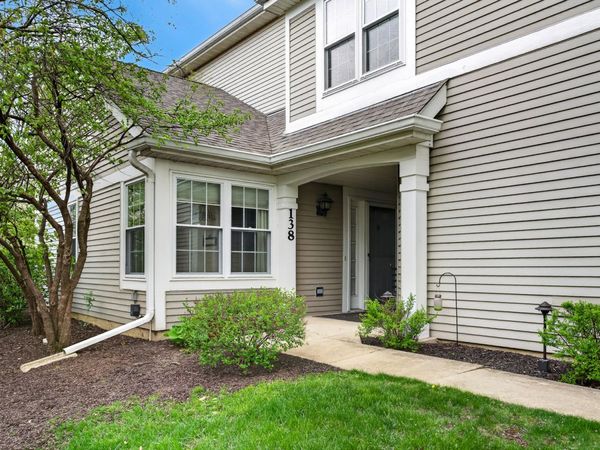 138 Concord Lane , Carol Stream, IL 60188