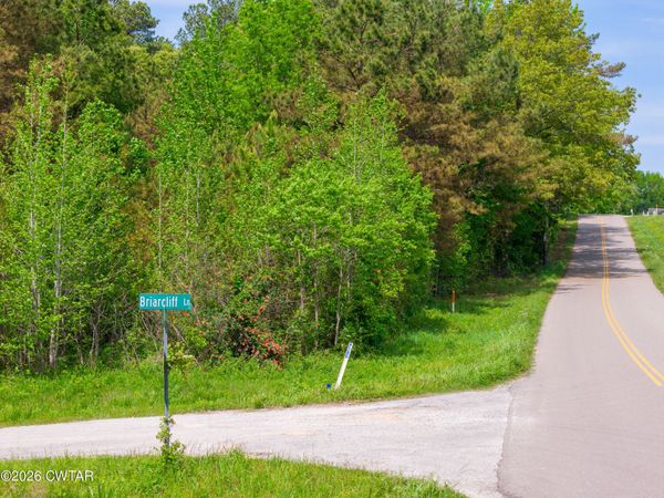 000 Briarcliff Lane , Lexington, TN 38351