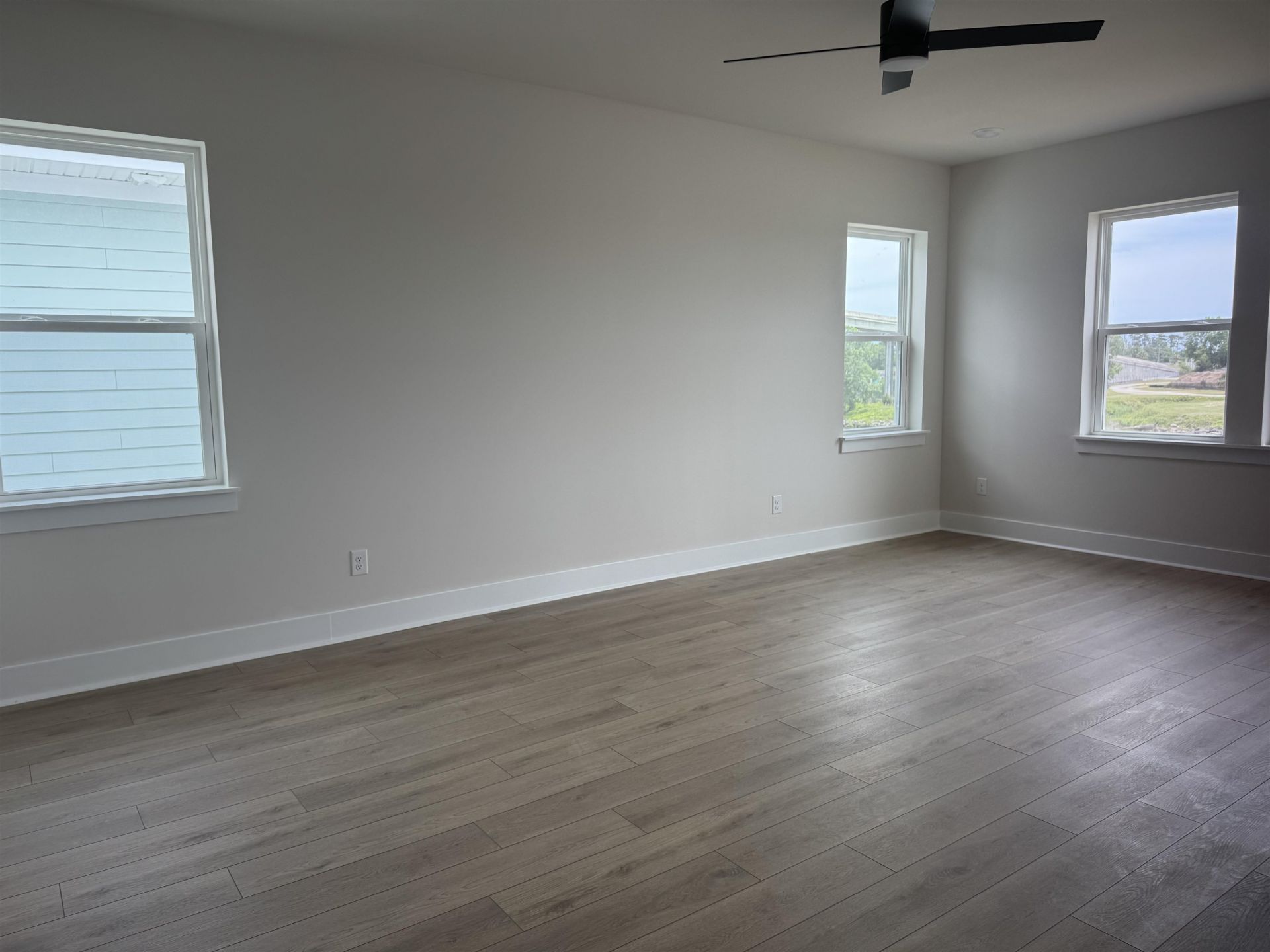 1004 Triton Ave.  Photo 34