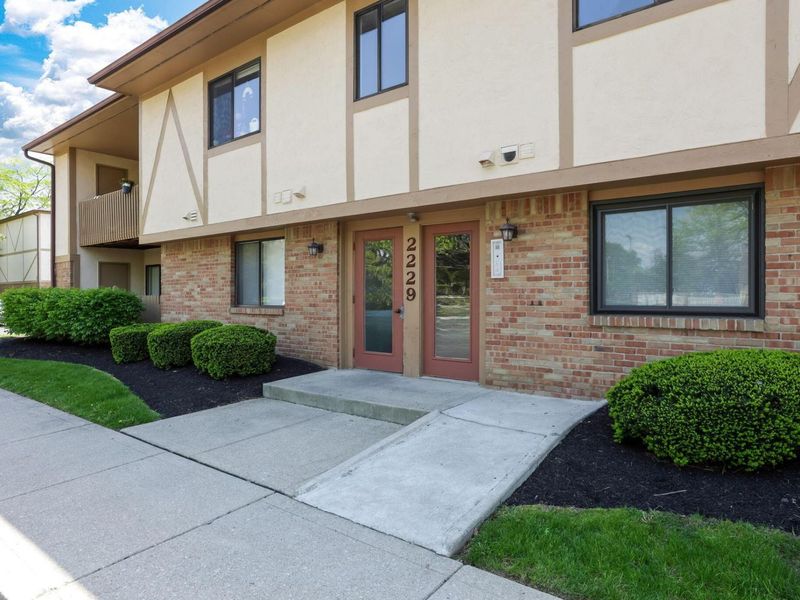 2229 Hedgerow Road , Unit 2229B, Columbus, OH 43220 Photo 2