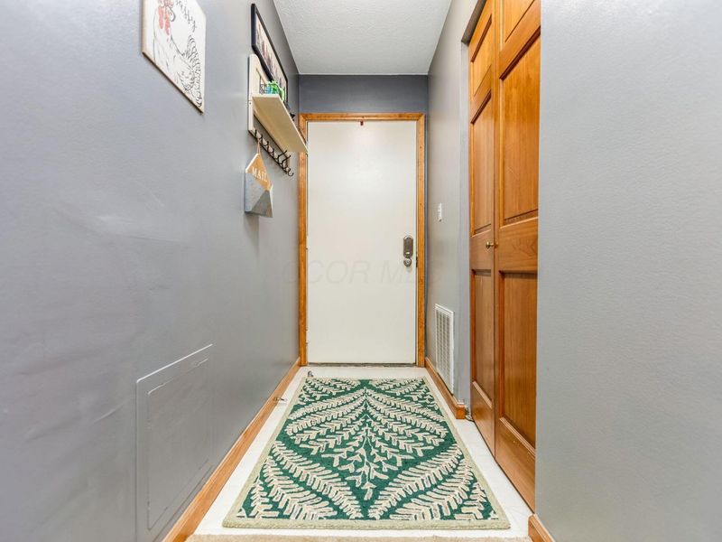 2229 Hedgerow Road , Unit 2229B, Columbus, OH 43220 Photo 4