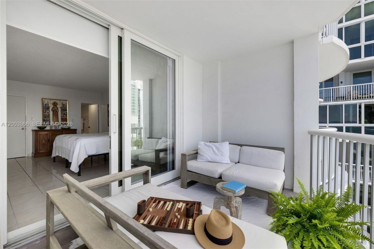 5401 Collins Ave , Unit 611, Miami Beach, FL 33140 Photo