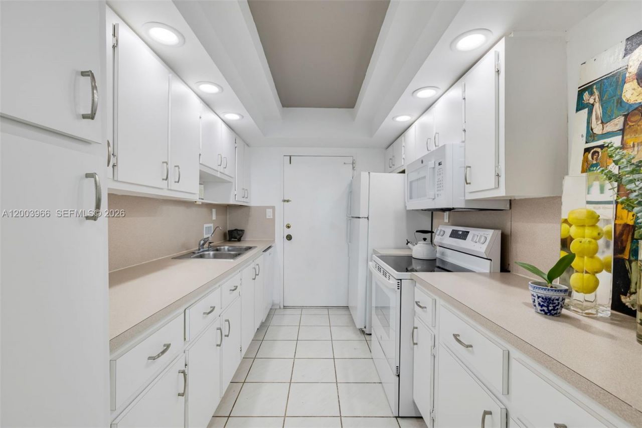 5401 Collins Ave , Unit 611, Miami Beach, FL 33140 Photo