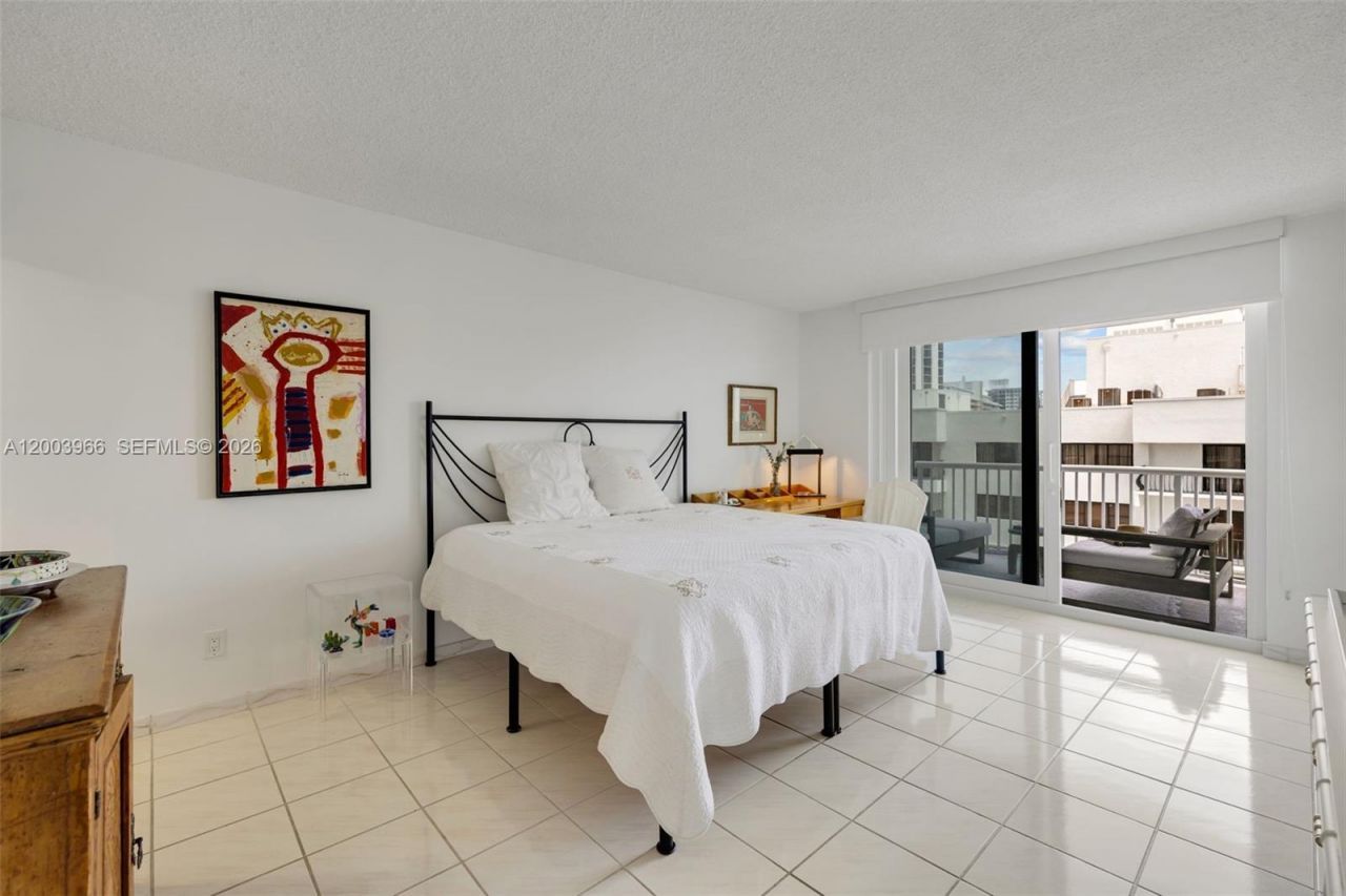 5401 Collins Ave , Unit 611, Miami Beach, FL 33140 Photo