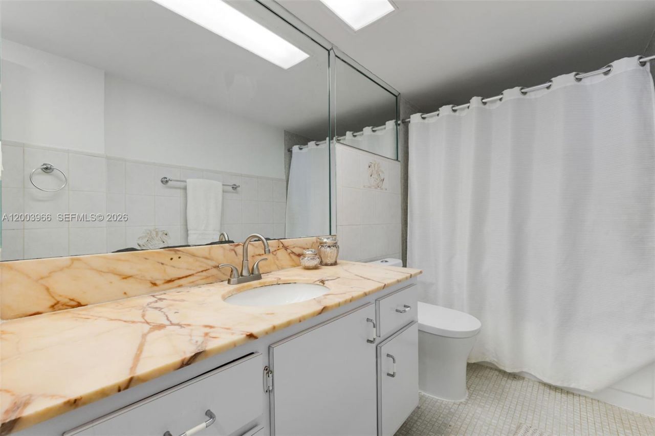 5401 Collins Ave , Unit 611, Miami Beach, FL 33140 Photo