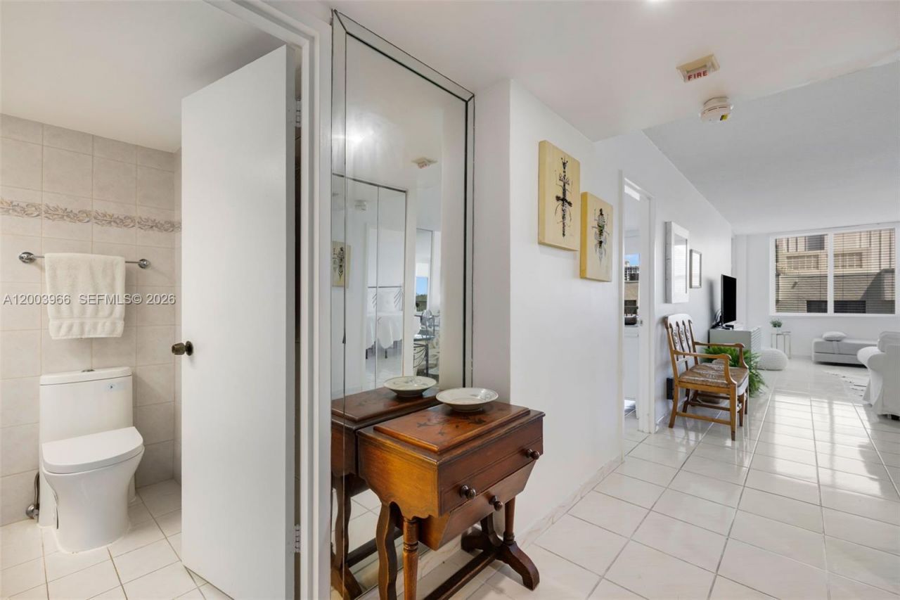 5401 Collins Ave , Unit 611, Miami Beach, FL 33140 Photo