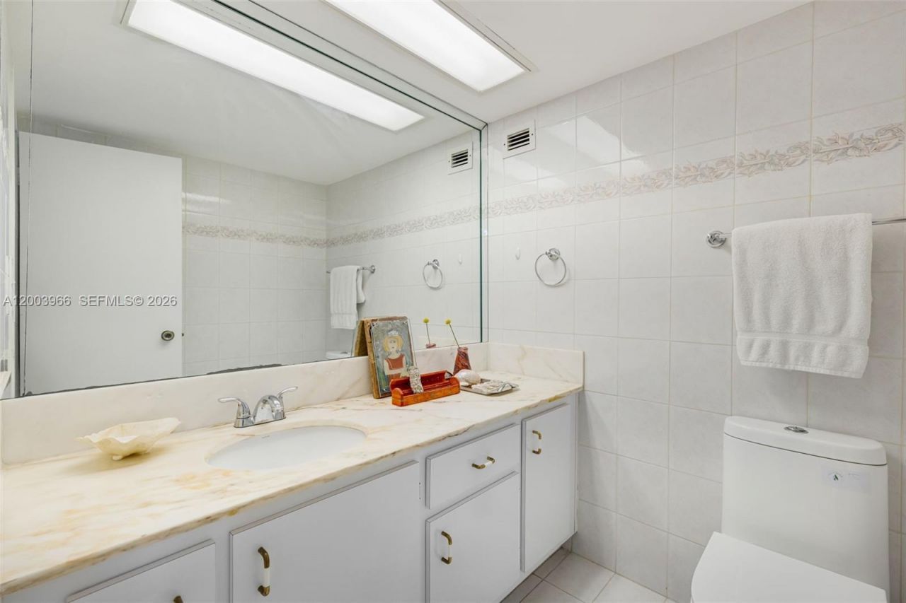 5401 Collins Ave , Unit 611, Miami Beach, FL 33140 Photo